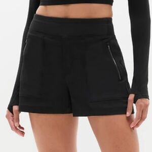Athleta Trekkie North Mid Rise Short Sz 4
